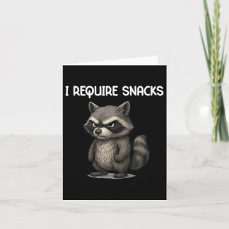 Ich brauche Snacks Funny Raccoon Meme Snack Lover  Karte