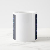 Ich brauche unbedingt Therapie, ich bin delulu Jumbo-Tasse (Vorderseite)