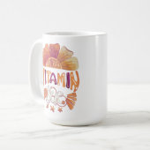 Ich brauche Vitamin-Meer: Handgezeichnete Sonnenun Kaffeetasse (Vorderseite Links)