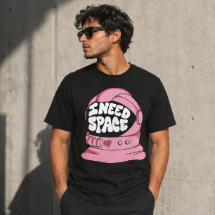 Ich brauche Weltraum Rosa Retro-Astronautenhelm T-Shirt