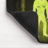 Ich denke, dass es ein squatch in diesem Holz gibt Mousepad (Ecke)