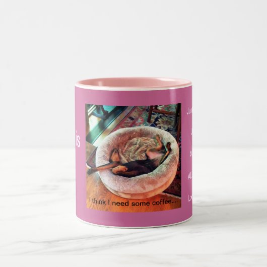 Ich denke, dass ich etwas Kaffee benötige Zweifarbige Tasse (Mittel)