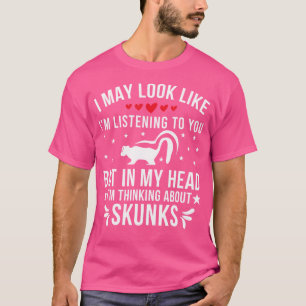 Ich denke über Skunks Skunk Lover nach T-Shirt