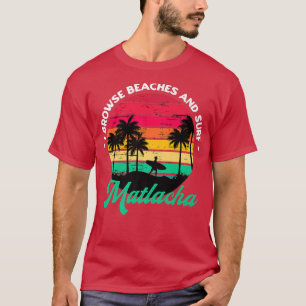 Ich durchsuche Strände und Surfen Matlacha Surfen T-Shirt