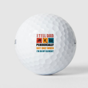 Ich erzähle Papa-Witze periodisch lustig zum Vater Golfball