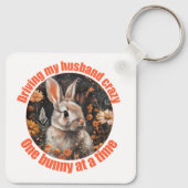 Ich fahre mein Ehemann verrückt... Kaninchen Schlüsselanhänger (Rückseite)