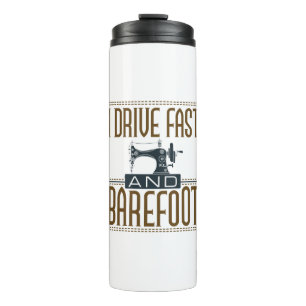 Ich fahre schnell und Vintage Nähmaschine mit Bare Thermosbecher