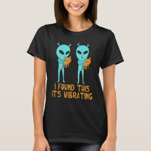 Ich fand das seine schwungvolle Katze, extraterres T-Shirt