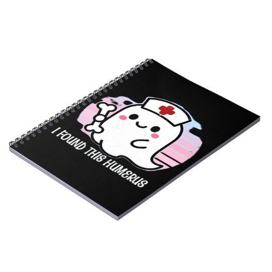 Ich fand diesen Humerus Funny Halloween Nurse Ghos Notizblock (Linke Seite)