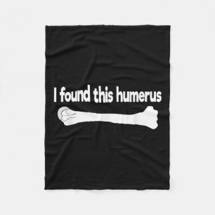 Ich fand diesen Humerus Funny Science Anatomy Pun Fleecedecke