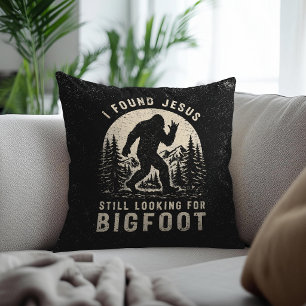 Ich fand Jesus und suche immer noch Bigfoot Sasqua Kissen