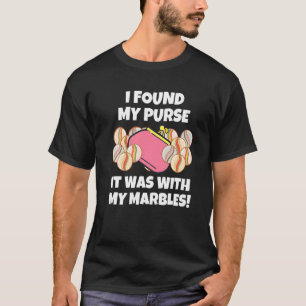 Ich fand meine Handtasche. Sie war bei meinen Murm T-Shirt