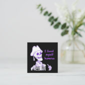 Ich fand mich selbst Humerus - Funny Skeleton Pun Quadratische Visitenkarte (Stehend Vorderseite)