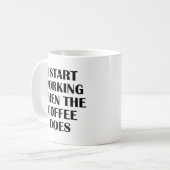 Ich fange an zu arbeiten, wenn der Kaffee die Tass Kaffeetasse (Vorderseite Links)
