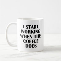 Ich fange an zu arbeiten, wenn der Kaffee die Tass