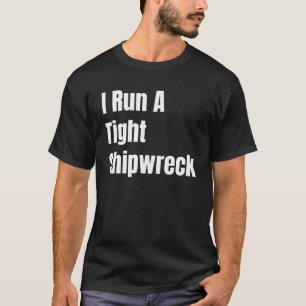 Ich führe ein strenges Schiffswrack aus T-Shirt