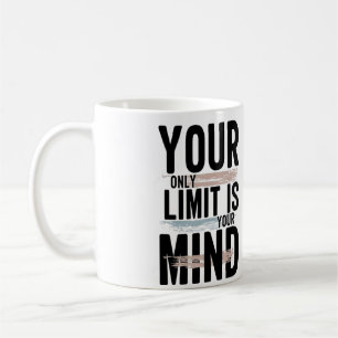 Ich führe eine Tasse des Koffeins und des Vertraue