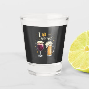Ich gehe auf beide Arten Bierliebhaber und Alkohol Schnapsglas