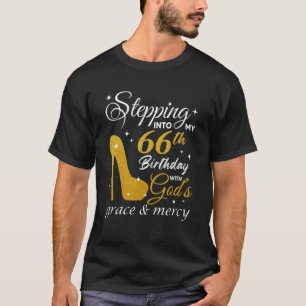 Ich gehe in meinen 66. Geburtstag mit Gottes Gnade T-Shirt