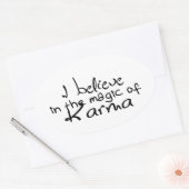 Ich glaube an Karma OVAL STICKER (Umschlag)