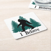 Ich glaube Bigfoot u. Bäumen Rechteckiger Pappuntersetzer (angewinkelt)
