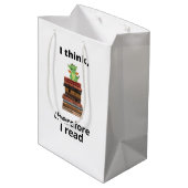 Ich glaube, deshalb lese ich Babydrache  Mittlere Geschenktüte (Rückseite Schrägansicht)