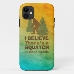 Ich glaube, es gibt ein SQUATCH in diesen Wäldern iPhone 11 Hülle
