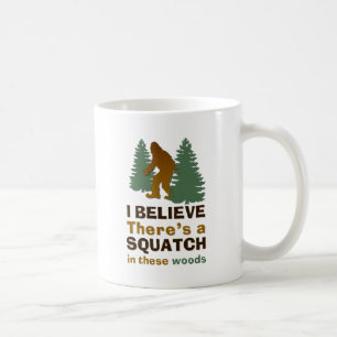 Ich glaube, es gibt ein SQUATCH in diesen Wäldern Kaffeetasse