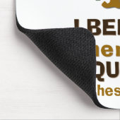 Ich glaube, es gibt ein SQUATCH in diesen Wäldern Mousepad (Ecke)