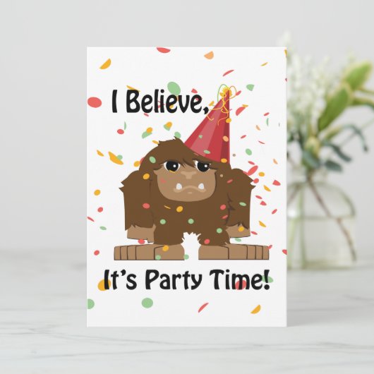 Ich glaube, es ist Party Time Bigfoot Party Einlad Einladung (Stehend Vorderseite)