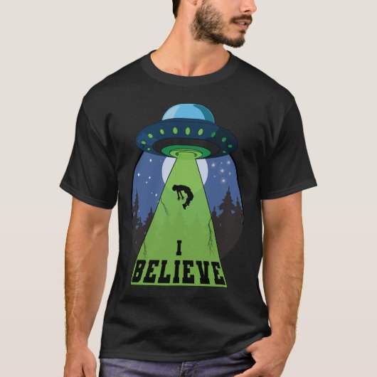 Ich glaube UFO Flying Saucers Alien Ufologist Funn T-Shirt (Vorderseite)