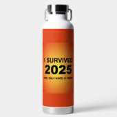 Ich habe 2025 überlebt trinkflasche (Vorderseite)