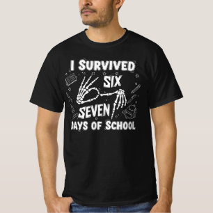 Ich habe 67 Schultage überlebt Lustiges Skelett- T-Shirt