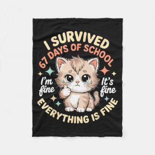 Ich habe 67 Tage Schule überlebt Katze Es ist okay Fleecedecke