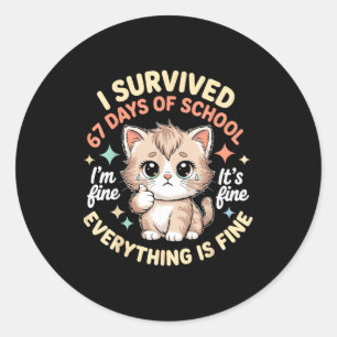 Ich habe 67 Tage Schule überlebt Katze Es ist okay Runder Aufkleber