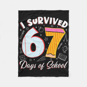Ich habe 67 Tage Schule überlebt Lustig 6 7 Meme L Fleecedecke