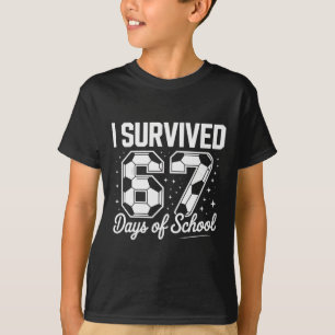 Ich habe 67 Tage Schule überlebt Lustiger Fußball T-Shirt