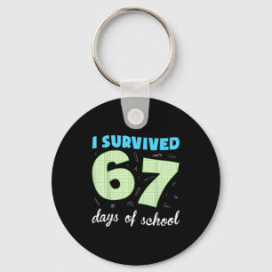 Ich habe 67 Tage Schule überlebt Lustiges Meme Stu Schlüsselanhänger