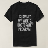 Ich habe das Doktoratsstudium meiner Frau überlebt T-Shirt (Design vorne)