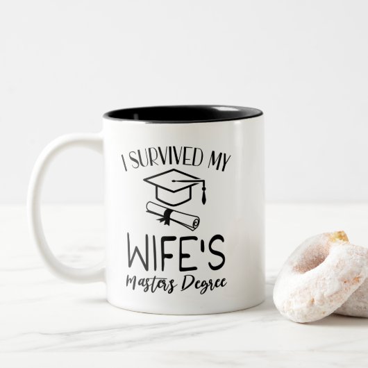 Ich habe den Master meiner Ehefrau überlebt Zweifarbige Tasse (Mit Donut)