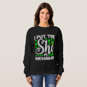 Ich habe die "She" in Shenanigan Kleeblatt St Patr Sweatshirt (Vorne ganz)