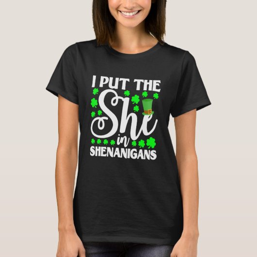 Ich habe die "She" in Shenanigan Kleeblatt St Patr T-Shirt (Vorderseite)