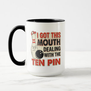 Ich habe diesen Mund, der mit einem Zehn-Pin-Ligen Tasse