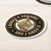 Ich habe ein Eichhörnchen geküsst - lustige Parodi Runder Pappuntersetzer (Angewinkelt)