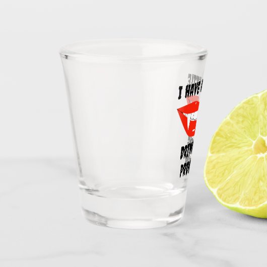 Ich habe ein kleines Trinkproblem mit Vampirfangs Schnapsglas (Links)