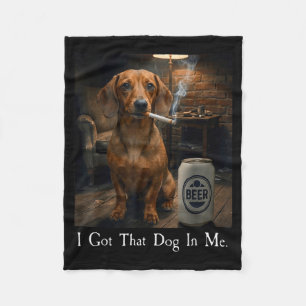 Ich habe ein T-Shirt mit Hund Dachshund beim Biert Fleecedecke