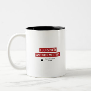 Ich habe ein weiteres Meeting überlebt Zweifarbige Tasse
