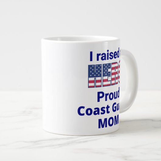 "Ich habe eine HERO, Proud COAST GUARD MAMA! 20 oz Jumbo-Tasse (Vorderseite Rechts)
