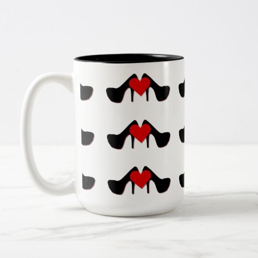 Ich habe eine Tasse für das Muster von Herzschuhen (Links)