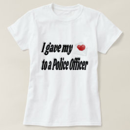 Ich habe einem Polizeibeamten mein Herz geschenkt T-Shirt